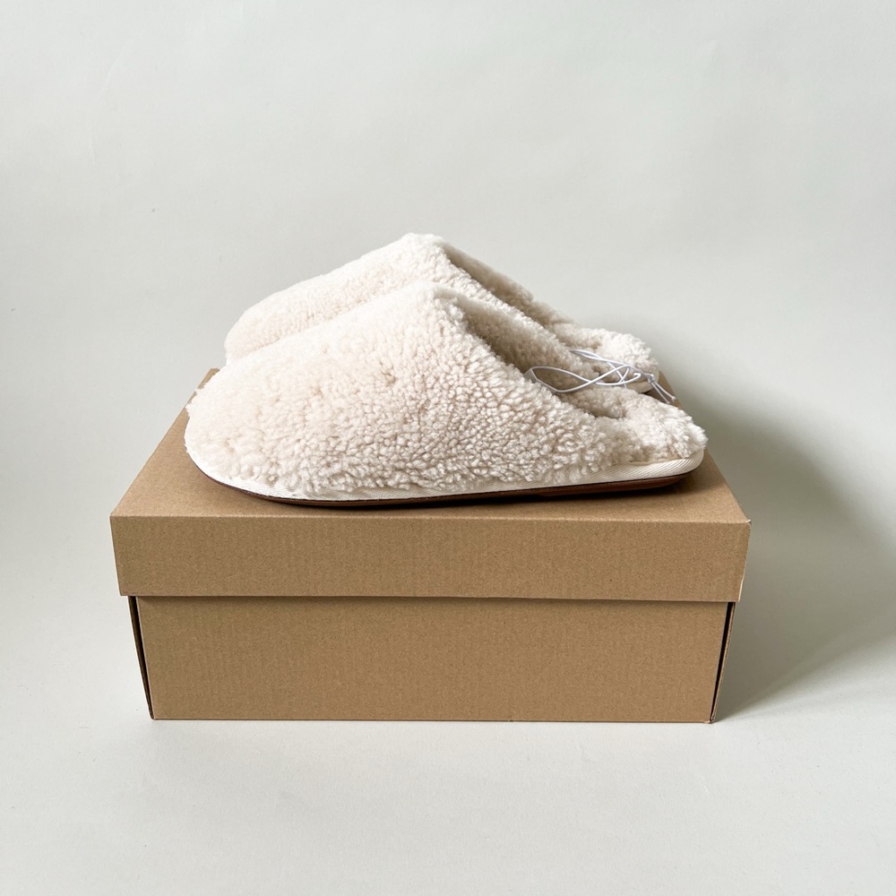 Tilley Genuine Shearling Slippers